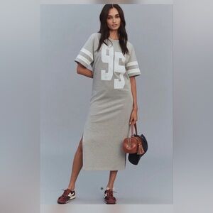 Daily Practice Short-Sleeve
Graphic Midi Dress